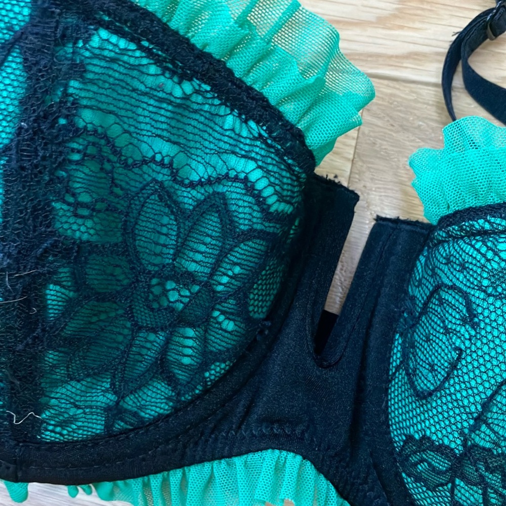 Victoria's Secret Black and Teal Lace Balconette Bra - Picture 5 of 5